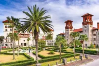 Sunny Sanctuary W Salt Water Pool & Game Room! 10 minutes to beach