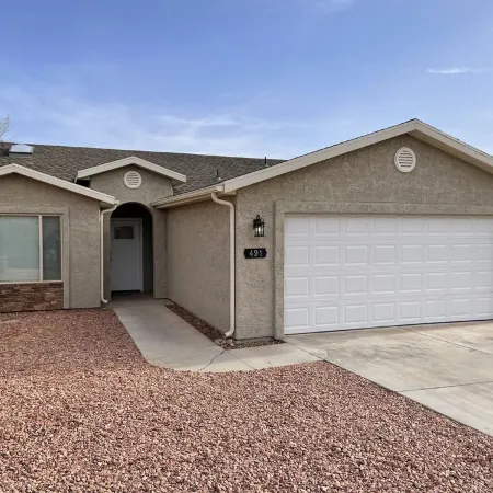Lake Powell Modern Remodeled VRBO - 3BR, 2BA minutes to Lake and Restaurants!