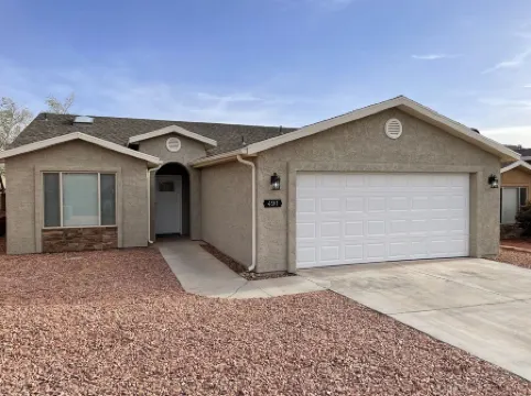 Lake Powell Modern Remodeled VRBO - 3BR, 2BA minutes to Lake and Restaurants!