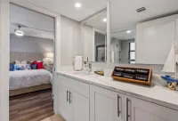Luxury Waterfront Condo with Resort Amenities, Walk to 9+ restaurants
