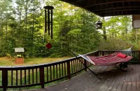 Incredible Riverside Getaway in the White Mountains - Central Location - Wi-Fi