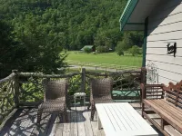Beautiful Log Cabin with river access to The Watagua. Newly  added Fire Pit