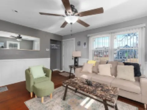 20Mins from Beach, 10Guests/Wifi/1.2 Baths/Ping Pong/Pool Table/Treadmill Hotels in Gary