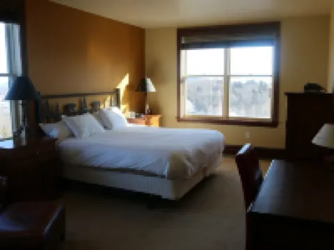 Spacious 4Br/4Bth Lodge With Ice Skating Pond, Heated Pool, 3 Min Walk To Ski Hotels in Stratton Mountain