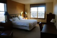 Spacious 4Br/4Bth Lodge With Ice Skating Pond, Heated Pool, 3 Min Walk To Ski