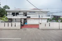Wisma Juanda Bogor Mitra RedDoorz Hotel di Ciomas