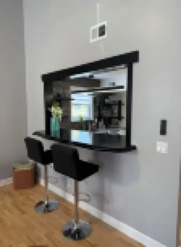 Ground-Level Bed and Bath! Well Equipped Beautiful Backyard and Near the Beach.