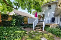 3 Bedroom Cottage with Private Fenced Yard