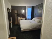 Kyriad Niort - Espace Mendes-France Hotel di Niort