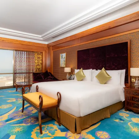 Holiday Inn SUITES KUWAIT SALMIYA by IHG Hotel a Kuwait