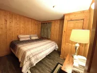 6 Min from Stratton, King Beds, Dogs OK, Jacuzzi Tub, Wrap Around Deck!