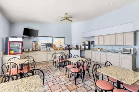 Days Inn by Wyndham Buckeye