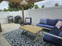 Island Duplex unit: 2-bed/2-bath close to beach, pets welcome