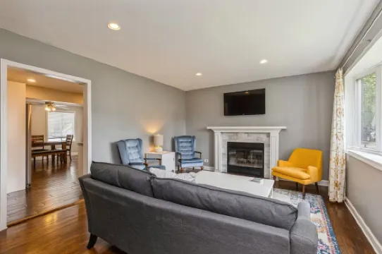 Modern 3-Bed,2-Bath Retreat