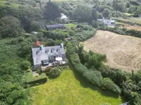 Amazing Sea Views Set in 7 Acres of Fields Dog Friendly on the Welsh Coast Path.