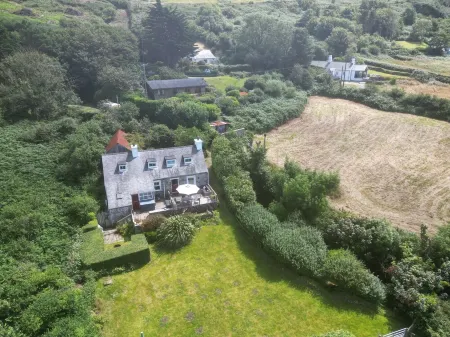 Amazing Sea Views Set in 7 Acres of Fields Dog Friendly on the Welsh Coast Path.