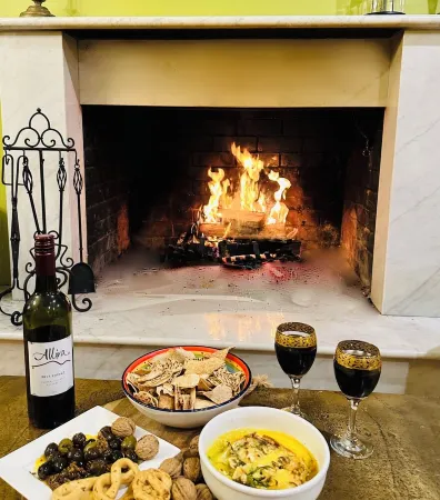 Luxury  Secluded, in Nature - Pet Friendly.  Walk to Village Cafe's, Shops