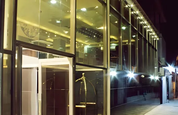 納哈斯廣場酒店