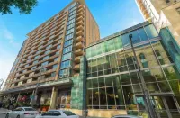 Modern Downtown Dallas City View High-Rise, Free Parking, Balcony, Pool, Gym