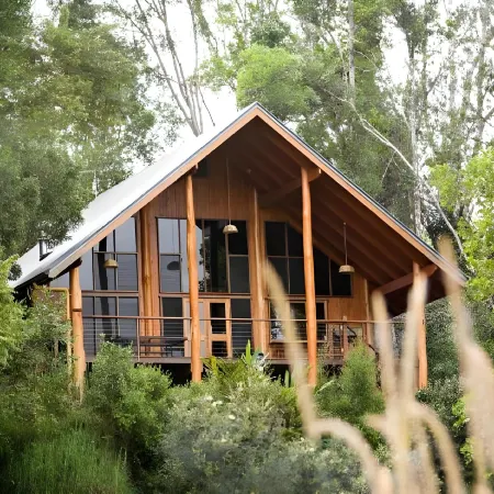 The Canopy Rainforest Treehouses & Wildlife Sanctuary Отели в г. Маланда