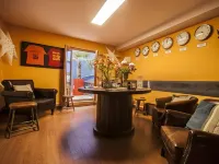 Amelia by Gaiarooms - Hostels