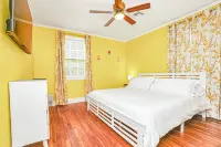 Charming 4 Person Apt in Walkable, Green Area