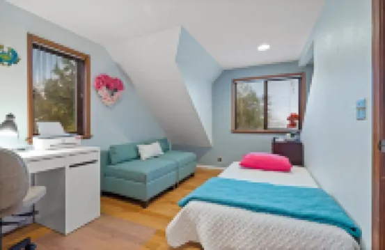 Quiet-HotTub-0.5 mi 2 Airport-Food, Shopping, Fun! Fifa-Walk 2 Light Rail