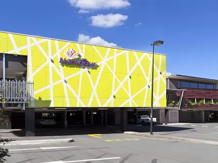 Nambour Lodge Motel Отели рядом со станцией NAMBOUR RAILWAY STATION