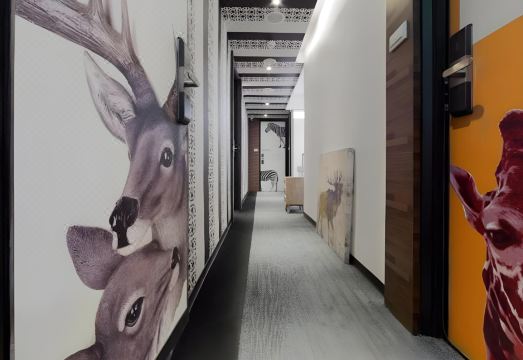 1. 허브 아트 호텔..