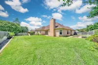 Luxury Villa Near A&M w/Grand Hall & Game Room