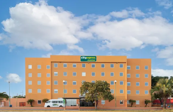 卡門城機場萬豪城市快捷青年酒店