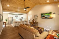 Cozy Cottage Near the Lake