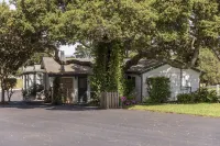 Quaint Country Cottage