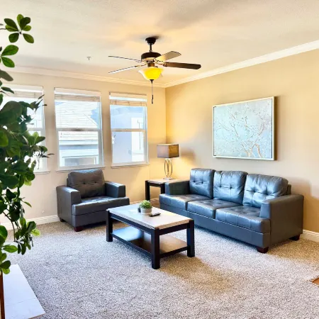 New Cozy 1BR Apt with Gym, Sauna & Heated Pool Access