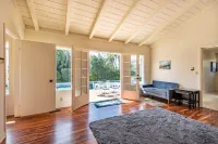 Pool, Foosball, Pool Table, Basketball Family Friendly, blocks from the beach!