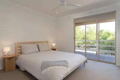 Mount Lofty Golf Course Hotels in Stirling