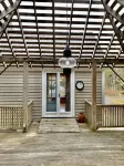Charming home in Osterville close to beach! Includes beach pass فنادق في Barnstable