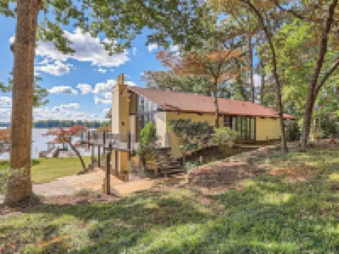 Dogwood Bay Hotels in Fallstown