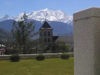 Un Étage Complet Dans une Tour Médiévale Rénovée au Cœur du Pays du Mont-blanc Hotels in Sallanches