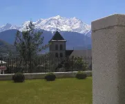 Un Étage Complet Dans une Tour Médiévale Rénovée au Cœur du Pays du Mont-blanc