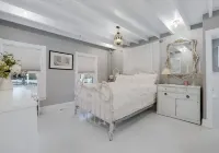 Heated pool/5 min walk to Beach/Beautiful Sag Harbor Village /Restaurant/Museum