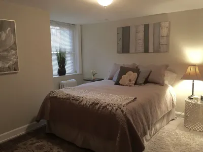 Amazing apartment with outside space, ideally situated, w/ easy access to all DC Hotels in Mount Pleasant