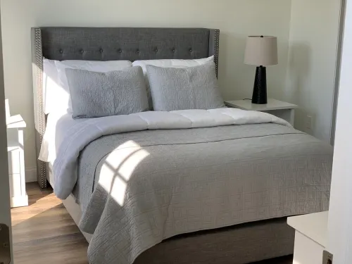 1 BR - 1 1/2 BA - Sleeps 4     925 sq ft