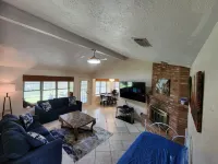 The Middle of EVERYWHERE. 30 min or less to Med. Center, Galleria, Kemah, Nasa