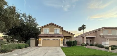 Farmhouse Retreat w/ Pool, Hot Tub & Billiards Hotel dekat Fat Cats All Out Fun