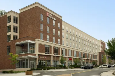 Hilton Garden Inn Westchester Dobbs Ferry Các khách sạn gần The Manor