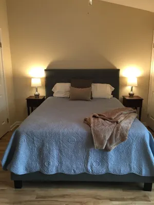 Walk to the Beach and great restaurants! Family-sized condo with balcony. Hotel a 