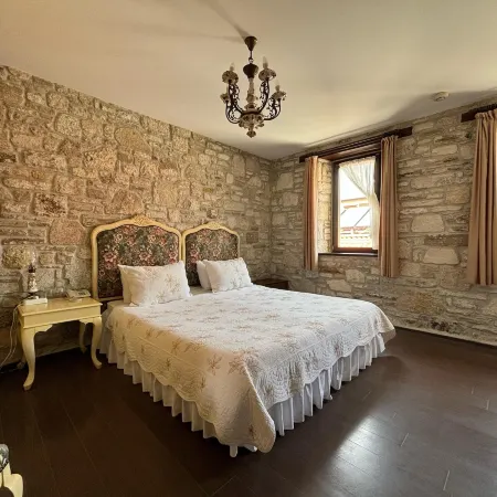 Griffon Hotel