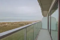 Studio by the Sea in Belgium with Beach Access - Ocean View