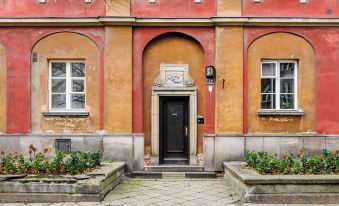 Lumina 2-Level Charming Apart